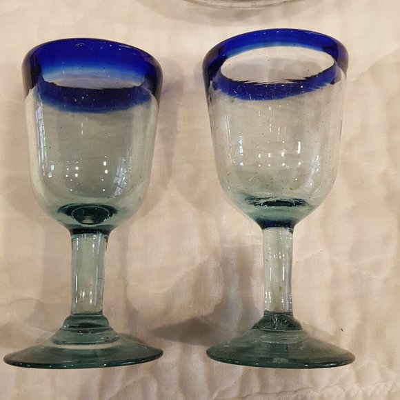 ABIGAILS - ADRIANA Wine Glass Twisted Stem - COBALT BLUE  Cobalt Rimmed Hand Blown Bubble Glass Wine Sangria Pitcher w 2 Stemmed Glasses